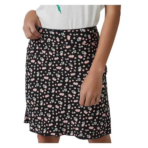 Free People IRL Floral Skirt Pull On Mid Rise Unlined Mini Black Pink Size 10 - Picture 2 of 11